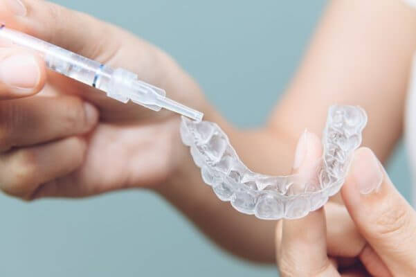 Peróxido de carbamida: La clave para una sonrisa radiante - Odontologicos